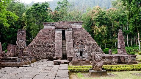 Candi Sukuh: An Ancient Megalithic Complex Defying Expectations!