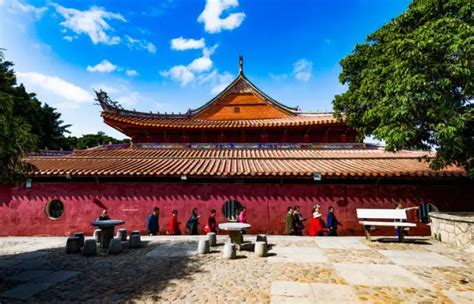  Kaiyuan Temple: A Historic Buddhist Haven Embracing Tranquility and Spiritual Depth!