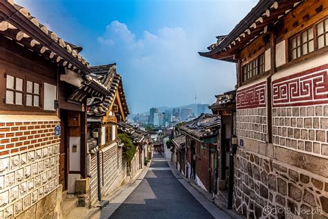 Namsan Hanok Village! A Journey Through Traditional Korean Architecture and Cultural Delights!