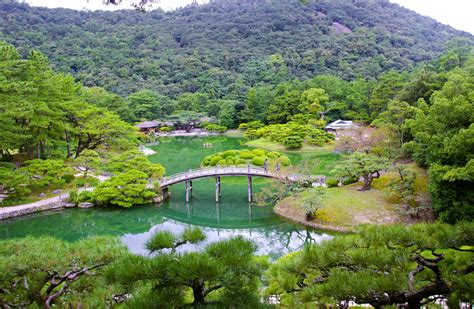 Ritsurin Garden: A Tranquil Oasis of Exquisite Landscape Design and Timeless Japanese Beauty!