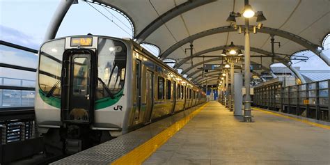 仙台空港から仙台駅 電車 料金 - 空港から駅までの旅は、料金だけでなく時間も考慮すべきか？