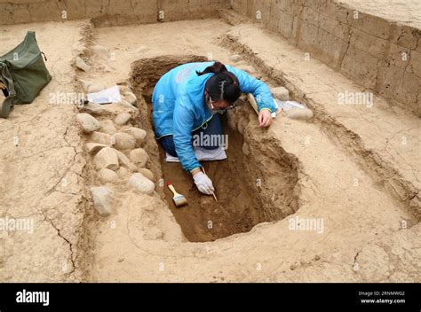 The Ancient Stone Tombs of Shijiazhuang:  Unveiling Millennia of History and Intriguing Legends!