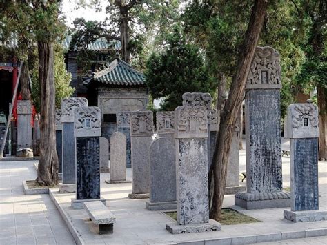 The Ancient Wonders of Guanlin Temple: Discover History and Serenity